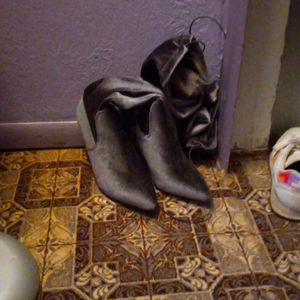 Nwot 8.5 just fabulous dark gray knee high velour boots